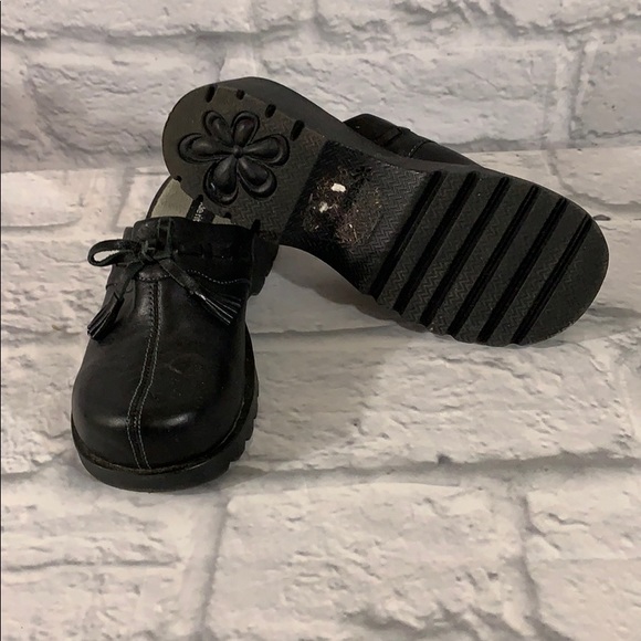 Stride Rite Genuine Leather Clogs w Tassels - Picture 4 of 4